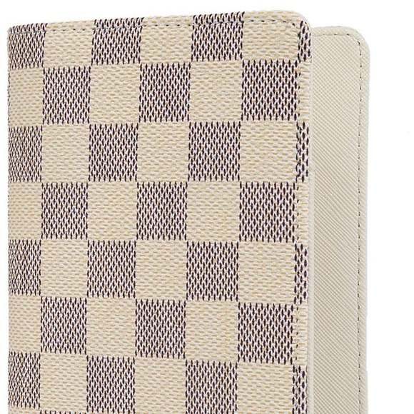 - LUX Cream checkered  RFID Passport Holder …NEW - Picture 6 of 8